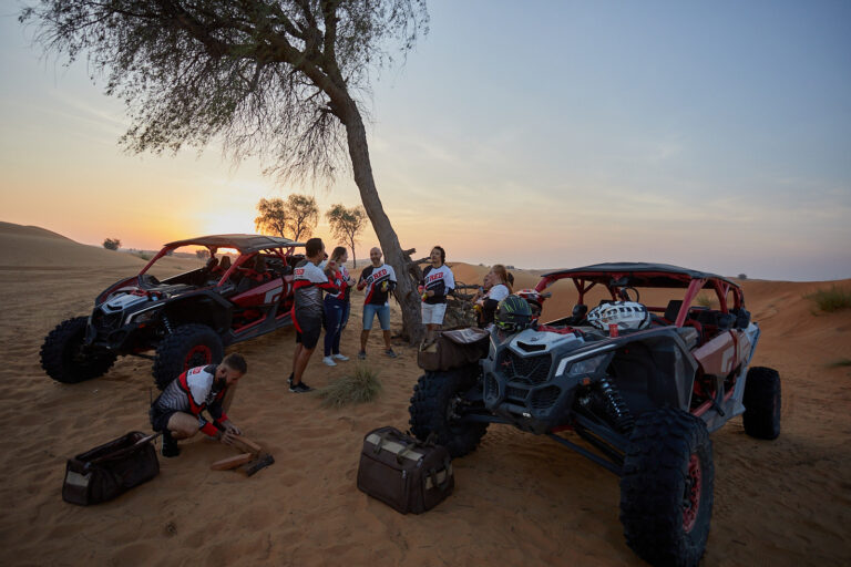 4-Sitzer / Maverick R / 2 Stunden · Night Raid - dune buggy tour Dubai, photo 1